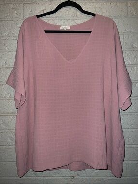 La Miel size Large V Neck textured airflow blouse